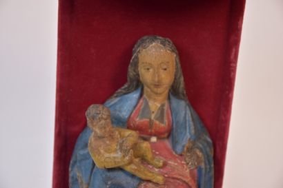 Vierge à l'enfant en bois polychrome sur...