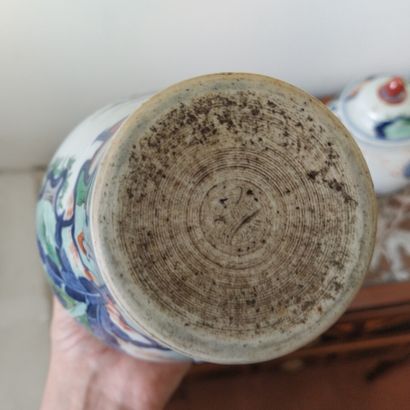 CHINE moderne

Paire de vases couverts en...