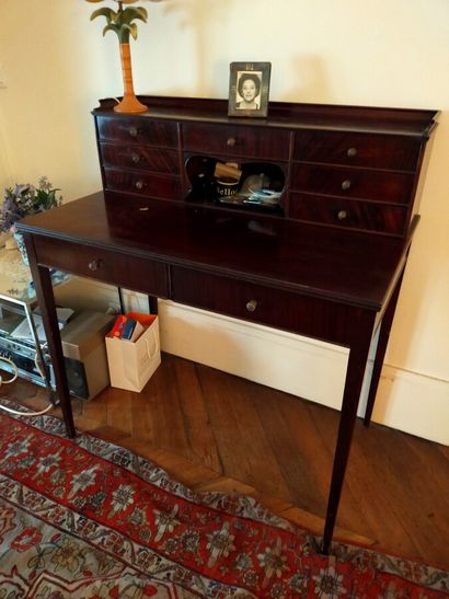 Bureau de dame à gradin de styel anglais

Haut....