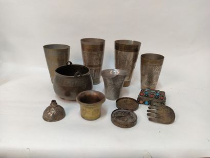 Lot de vases en dinanderie

Travail du M...