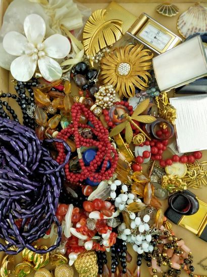 Lot de bijoux fantaisie et coffret à bij...