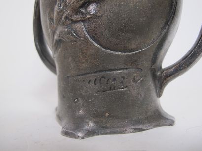 Vase en métal argenté de style art nouveau...