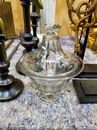 Lot comprenant :

- deux pieds de lampe en...