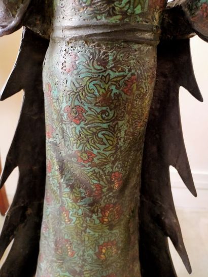 CHINE bouddha en bronze à décor émaillé cloisonné

Début...