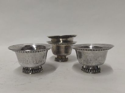 Lot en argent comprenant : 

- coupe à pied...