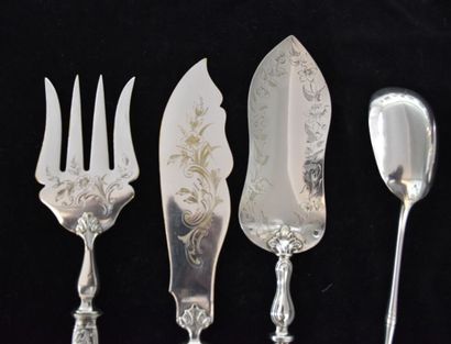 Lot de couverts de service en argent

Poids:...