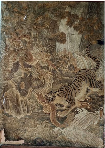 CHINE 1900

Broderie figurant un tigre attaquant...