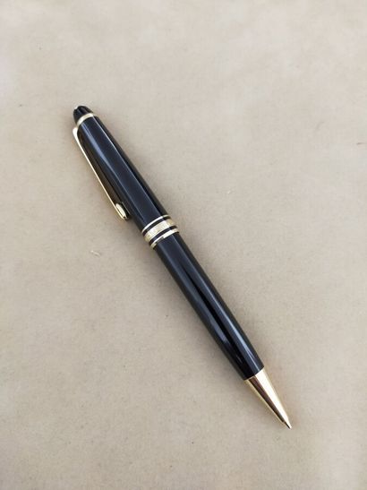 MONT BLANC MEISTERSTUCK 

Stylo roller laque...