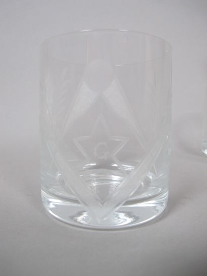 FRANC-MAÇONNERIE

Carafe et six verres à...