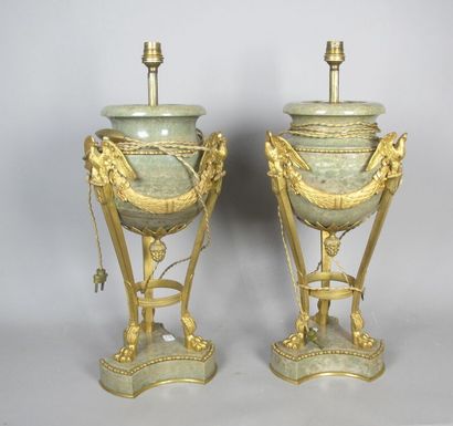 Paire de cassolettes en marbre vert moucheté,...