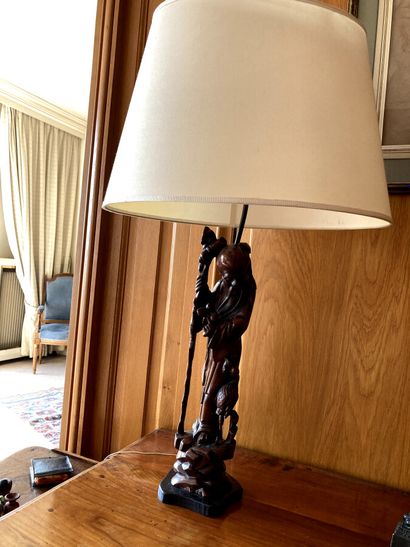 CHINE

Paire de pieds de lampe en bois sculpté...