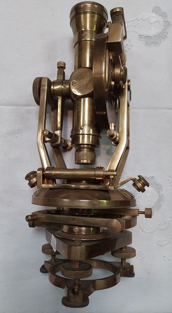 Instrument en laiton signé STANLEY London

Travail...