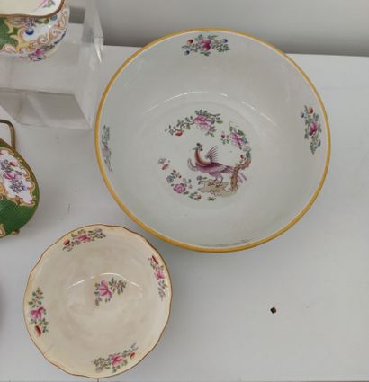 MINTON & Divers

Partie de service en faience...