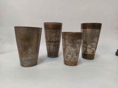 Lot de vases en dinanderie

Travail du M...