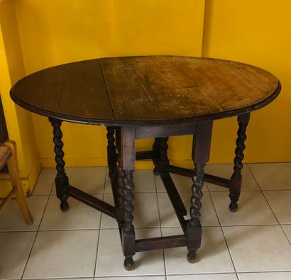 Table Gate Leg ovale, piètement en bois tourné

Haut:75...