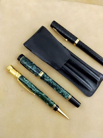 PARKER

Parrure comprenant un stylo plume...