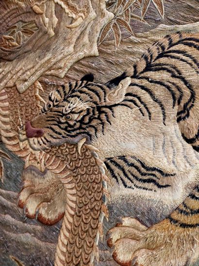 CHINE 1900

Broderie figurant un tigre attaquant...