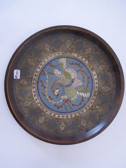 Vase et deux assiettes en cloisonné, Japon,...