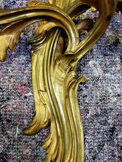 Paire d'appliques en bronze doré

Style Louis...