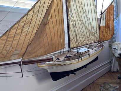 Maquette ancienne bateau avec socle en fer...