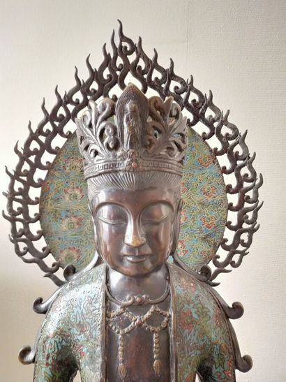 CHINE bouddha en bronze à décor émaillé cloisonné

Début...