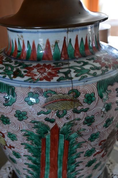 CHINE

Potiche en porcelaine de la famille...