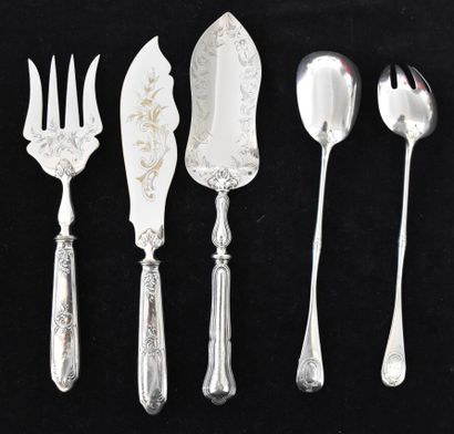 Lot de couverts de service en argent

Poids:...