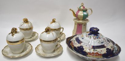 Ceramic lot including : 

an herbal tea pot...