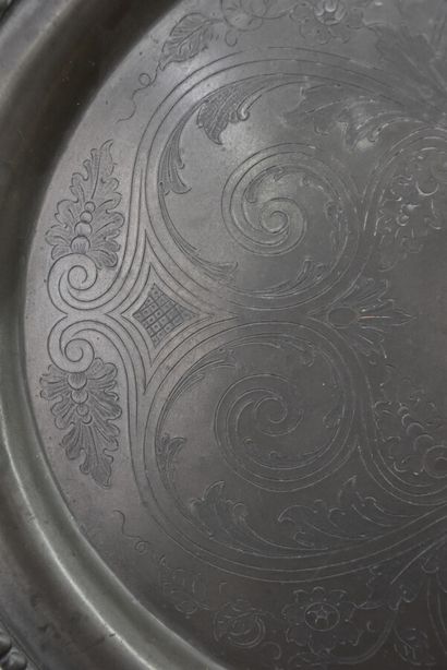 Pewter tray with two handles

Width : 59...