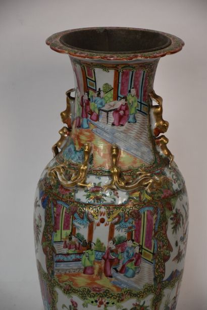 CHINA

Pair of vases with polychrome decoration...
