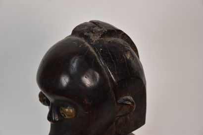 African statuette representing a female figure

Middle...