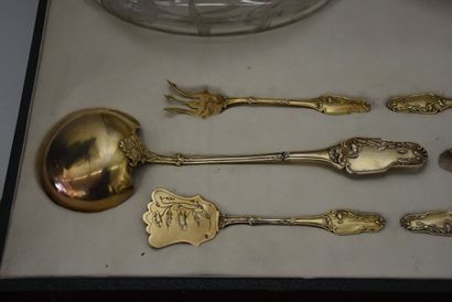 Crystal dessert spoon with flower decoration

(in...