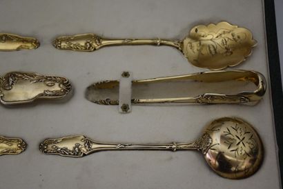 Crystal dessert spoon with flower decoration

(in...