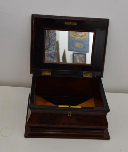 Jewelry box in inlaid wood veneer with a...