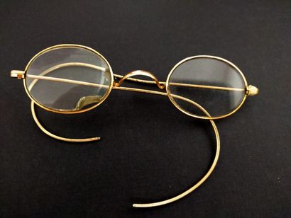 Pair of gold glasses (accident to a lens)

Gross...