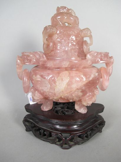 CHINA

Rose quartz vase

H. 22 cm
