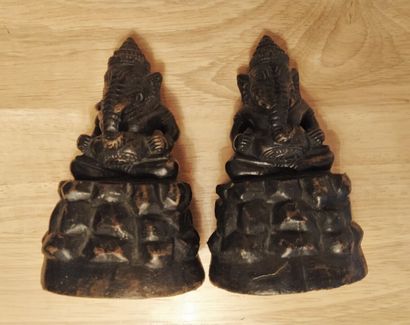 Pair of statuettes representing crouching...