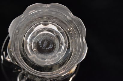 SAINT LOUIS

Vase 

H. 30 cm 

chips