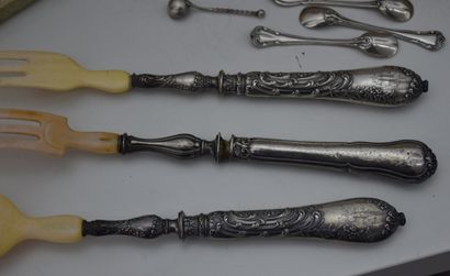 Set of cutlery : 

10 salt spoons Louis XV...