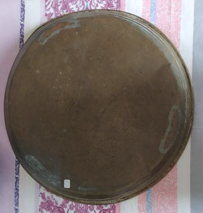 Set of two large copper trays 

D: 56 cm...
