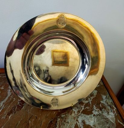 ODIOT

Three silver dishes monogrammed BM

weight:...
