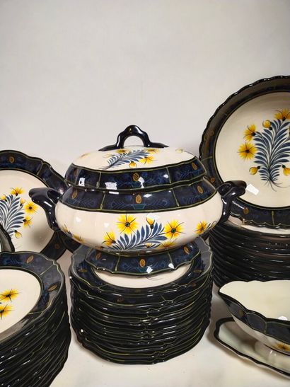 QUIMPER Henriot. Earthenware dinner service...
