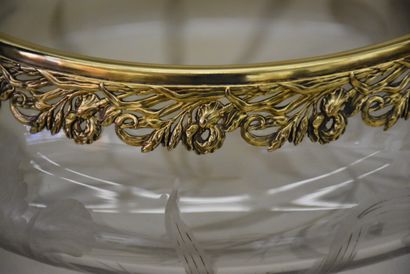 Crystal dessert spoon with flower decoration

(in...