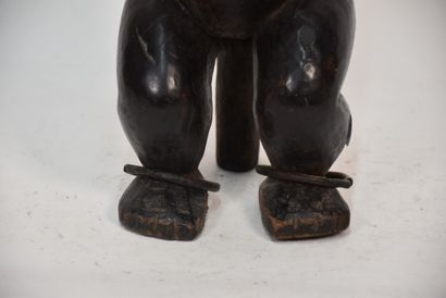 African statuette representing a female figure

Middle...