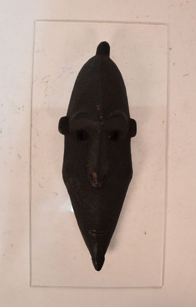 Black lacquered African mask

H. 24,5 cm
