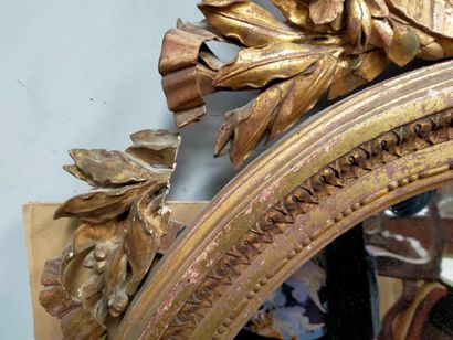 Oval mirror, carved and gilded wood

Height...