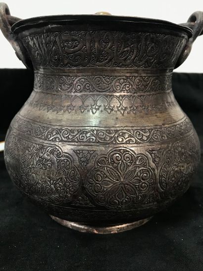Covered basin known as a 