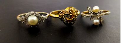 Lot of three 18K yellow and white gold rings...