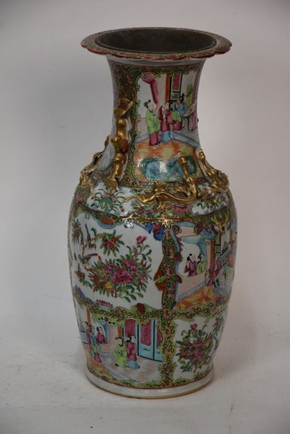CHINA

Pair of vases with polychrome decoration...