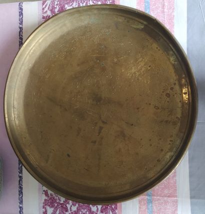 Set of two large copper trays 

D: 56 cm...